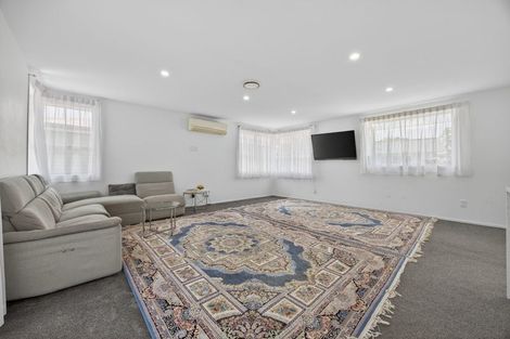 Photo of property in 2/47 Larne Avenue, Pakuranga Heights, Auckland, 2010