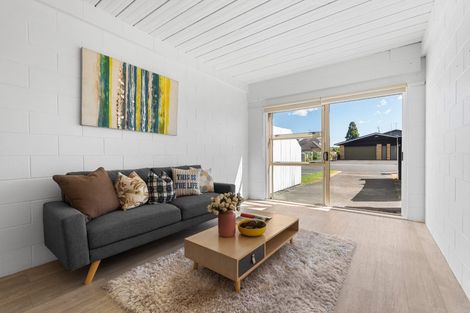 Photo of property in 1/83 Centreway Road, Orewa, 0931