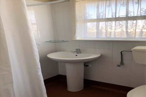 Photo of property in 6 Karaka Crescent, Levin, 5510