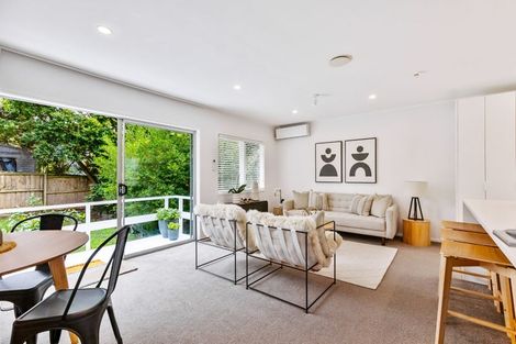 Photo of property in 1/31 Camelot Place, Glenfield, Auckland, 0629