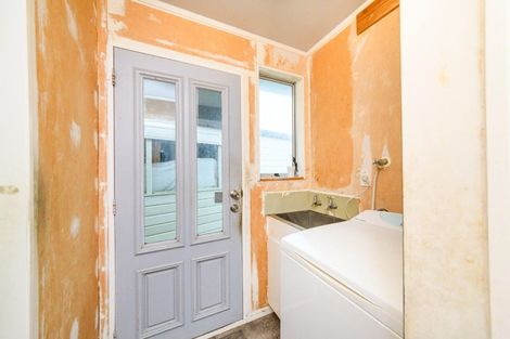 Photo of property in 2 Tiller Close, Kelvin Grove, Palmerston North, 4414