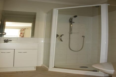 Photo of property in 19 Verdale Circle, Glen Eden, Auckland, 0602