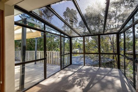 Photo of property in 9 Onedin Place, Titirangi, Auckland, 0604