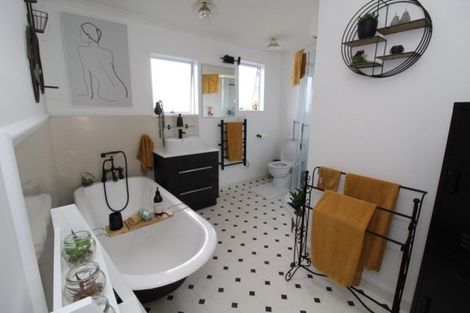 Photo of property in 10 Studholme Street, Waimate, 7924