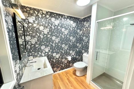 Photo of property in 22 Kingsclere Place, Goodwood Heights, Auckland, 2105