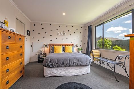 Photo of property in 4 Angelina Way, Kelvin Grove, Palmerston North, 4414