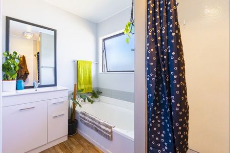 Photo of property in 40 Charles Street, Takapau, 4203