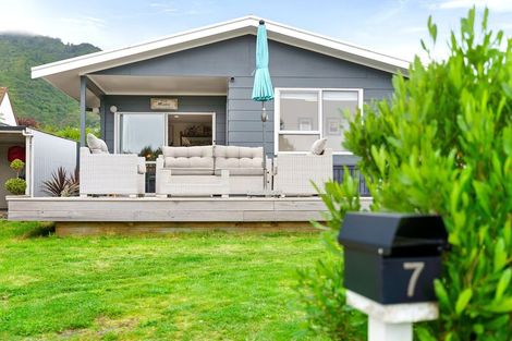 Photo of property in 7 Graham Grove, Waikanae, 5036
