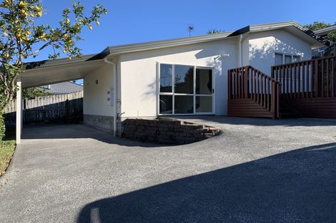 Photo of property in 12 Piper Place, Goodwood Heights, Auckland, 2105