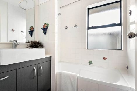 Photo of property in 7 Harbour Lights Close, West Harbour, Auckland, 0618