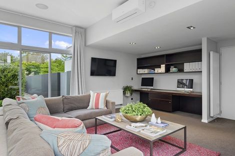 Photo of property in 35 Waiwetu Street, Fendalton, Christchurch, 8052