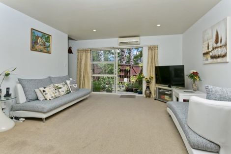 Photo of property in 3/31 Fields Parade, Oteha, Auckland, 0632