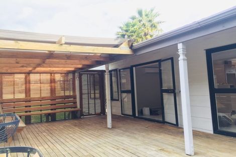 Photo of property in 11 Idesia Place, Totara Heights, Auckland, 2105