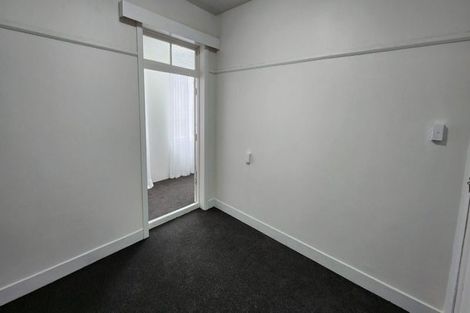 Photo of property in Devonport Apartments, 25/127 Saint Aubyn Street, New Plymouth, 4310