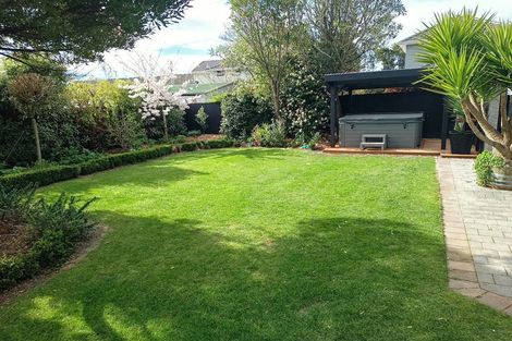 Photo of property in 8 Roberta Drive, Somerfield, Christchurch, 8024