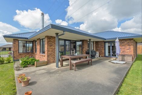 Photo of property in 186 Pacific Drive, Fitzherbert, Palmerston North, 4410