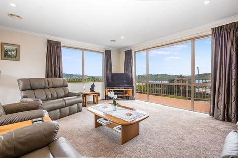 Photo of property in 9 Hollyford Place, Aotea, Porirua, 5024