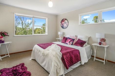 Photo of property in 24 Manhattan Heights, Glendene, Auckland, 0602