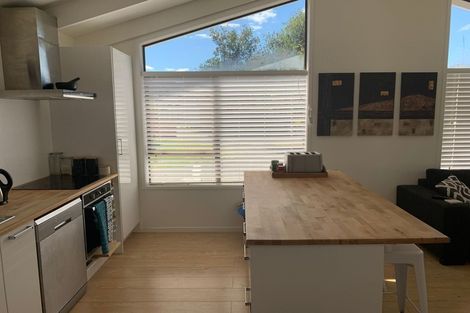 Photo of property in 2/42 Mirrabooka Avenue, Botany Downs, Auckland, 2010