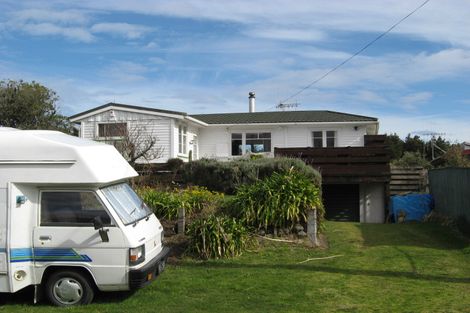 Photo of property in 22 Drake Street, Waikawa Beach, Levin, 5573