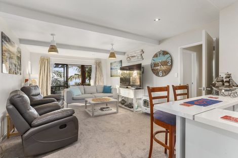 Photo of property in 64 Vipond Road, Stanmore Bay, Whangaparaoa, 0932