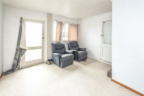 Photo of property in 16 Swinbourne Street, Waverley, 4510