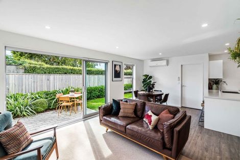 Photo of property in 2/3 Nyoli Street, Northcote, Christchurch, 8052