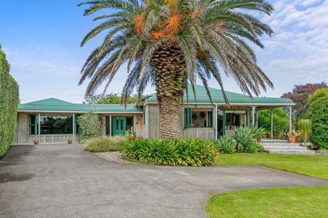 Photo of property in 128 Wairau Road, Oakura, 4314