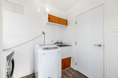 Photo of property in 28 Mawney Road, Henderson, Auckland, 0610