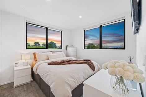 Photo of property in 52f Vodanovich Road, Te Atatu South, Auckland, 0610