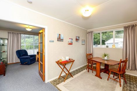 Photo of property in 28 Vancouver Place, Marfell, New Plymouth, 4310