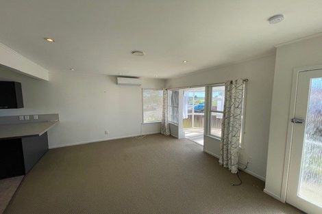 Photo of property in 2/11 Winscombe Street, Belmont, Auckland, 0622