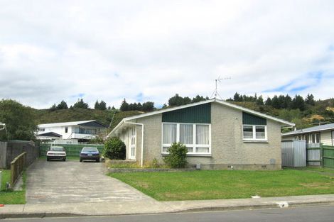 Photo of property in 28 Oregon Drive, Maoribank, Upper Hutt, 5018