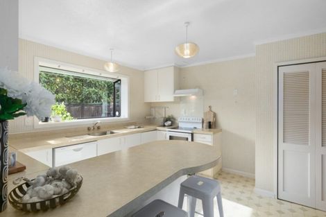 Photo of property in 27 Waddington Drive, Naenae, Lower Hutt, 5011