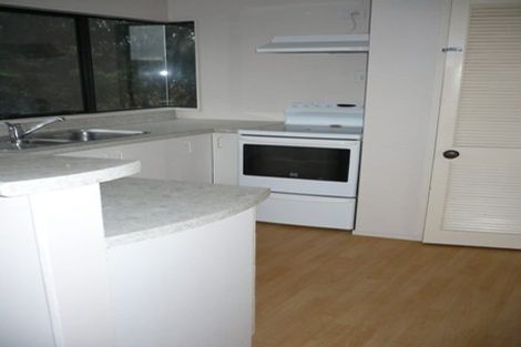 Photo of property in 3/17 Akoranga Drive, Northcote, Auckland, 0627