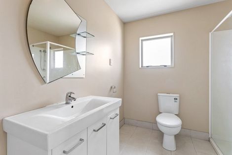 Photo of property in 12 Merlot Way, Te Atatu South, Auckland, 0610