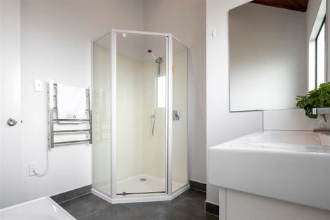 Photo of property in 1/6 Glucina Avenue, West Harbour, Auckland, 0618