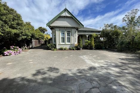 Photo of property in 135 Somerfield Street, Somerfield, Christchurch, 8024