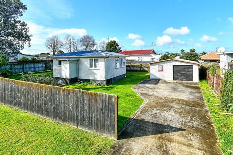 Photo of property in 12a Waiari Road, Conifer Grove, Takanini, 2112