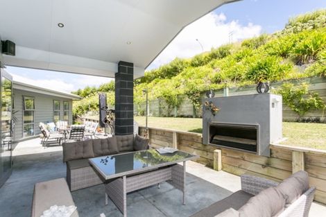 Photo of property in 18 Oak Place, Poraiti, Napier, 4112