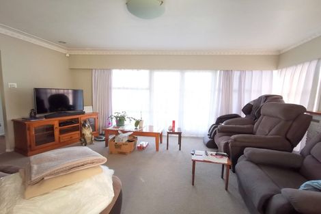 Photo of property in 44 Royal View Road, Te Atatu South, Auckland, 0610