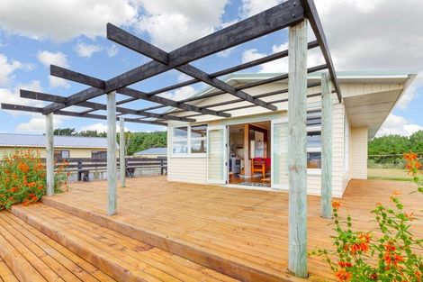 Photo of property in 37 Te Kiri Street, Himatangi Beach, Foxton, 4891