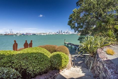 Photo of property in 9 Stanley Point Road, Stanley Point, Auckland, 0624