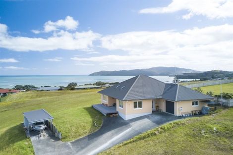 Photo of property in 10 Freyja Crescent, Coopers Beach, 0420