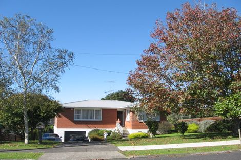 Photo of property in 11 Portadown Avenue, Pakuranga Heights, Auckland, 2010