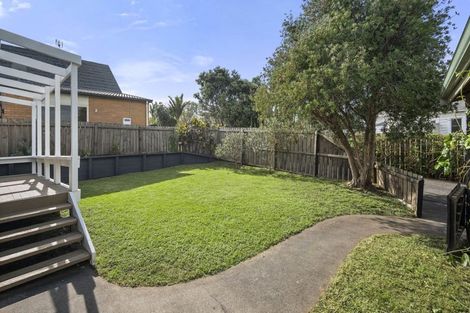 Photo of property in 3 Stevenson Road, Clarks Beach, 2122