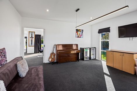 Photo of property in 22 Mercade Close, Stratford, 4332