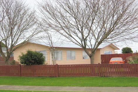 Photo of property in 8 Ryder Crescent, Levin, 5510