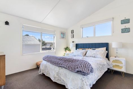 Photo of property in 25 Denarius Lane, Glendene, Auckland, 0602