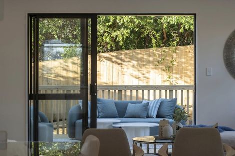 Photo of property in 1/9 Rengarenga Rise, Fairview Heights, Auckland, 0632